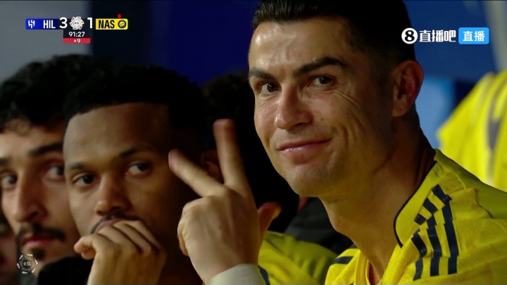 开云体育下载-C罗做手势暗示被"偷窃"，拜因体育：C罗可能面临2至4场禁赛+罚款